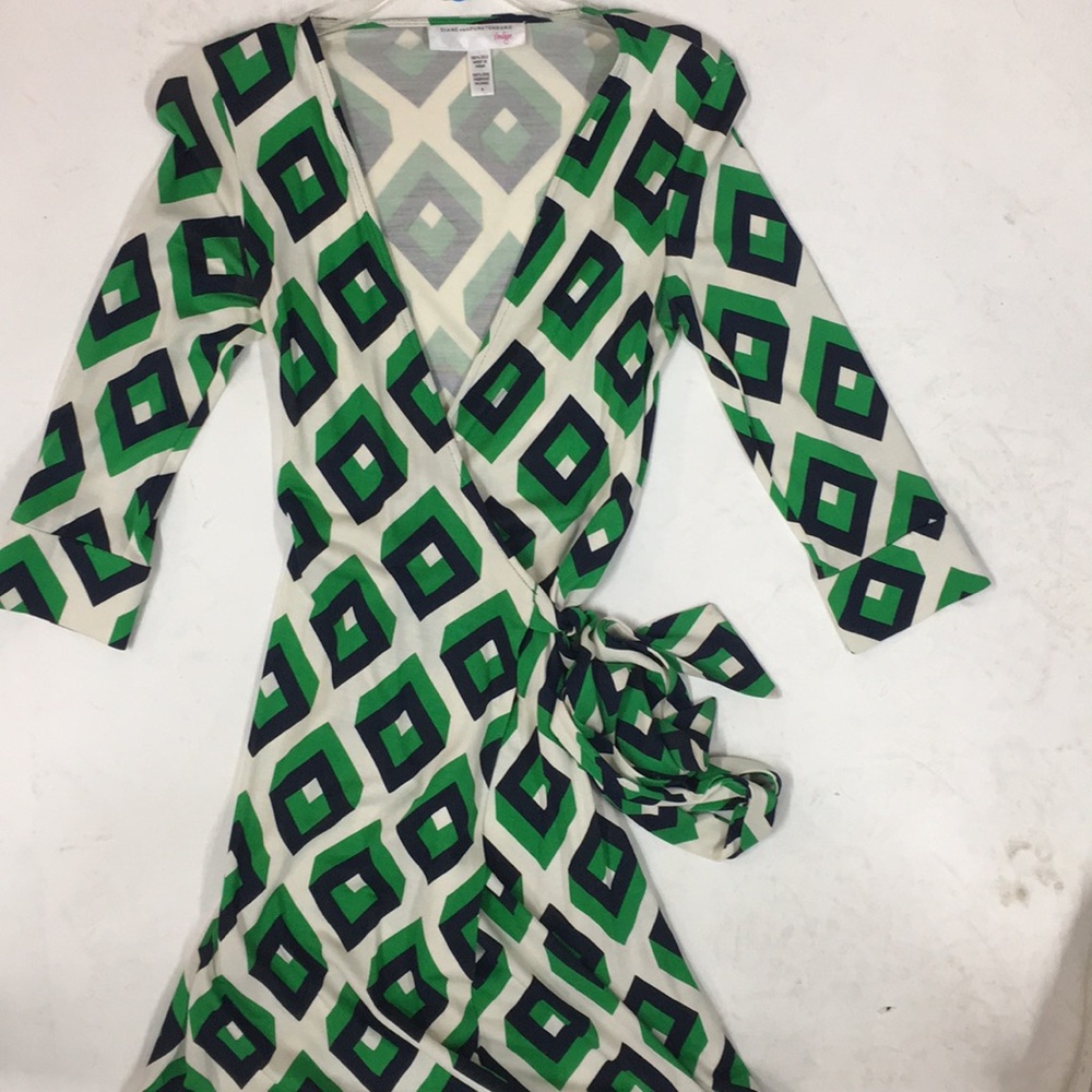 Vintage DVF 100% silk wrap dress size 4